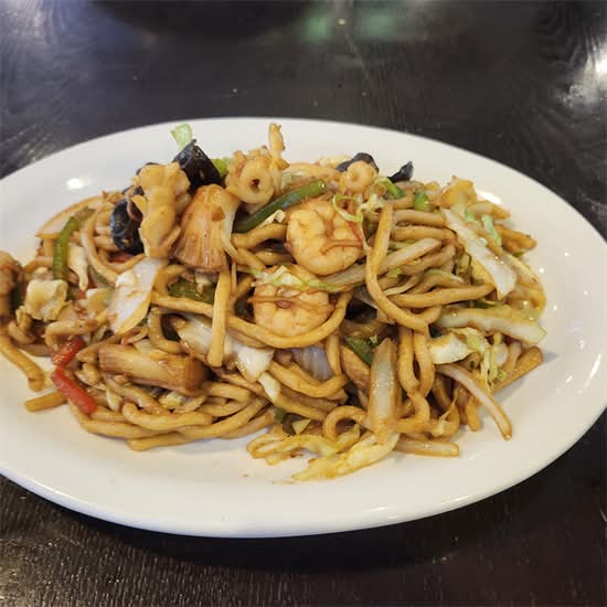Seafood Fried Noodles 海鲜炒面
